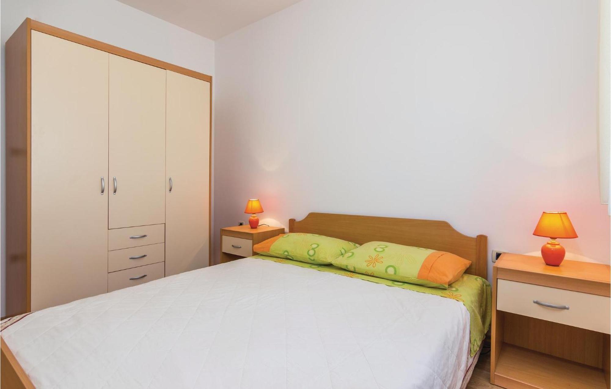 Beautiful Apartment In Porec With Kitchen Exteriér fotografie