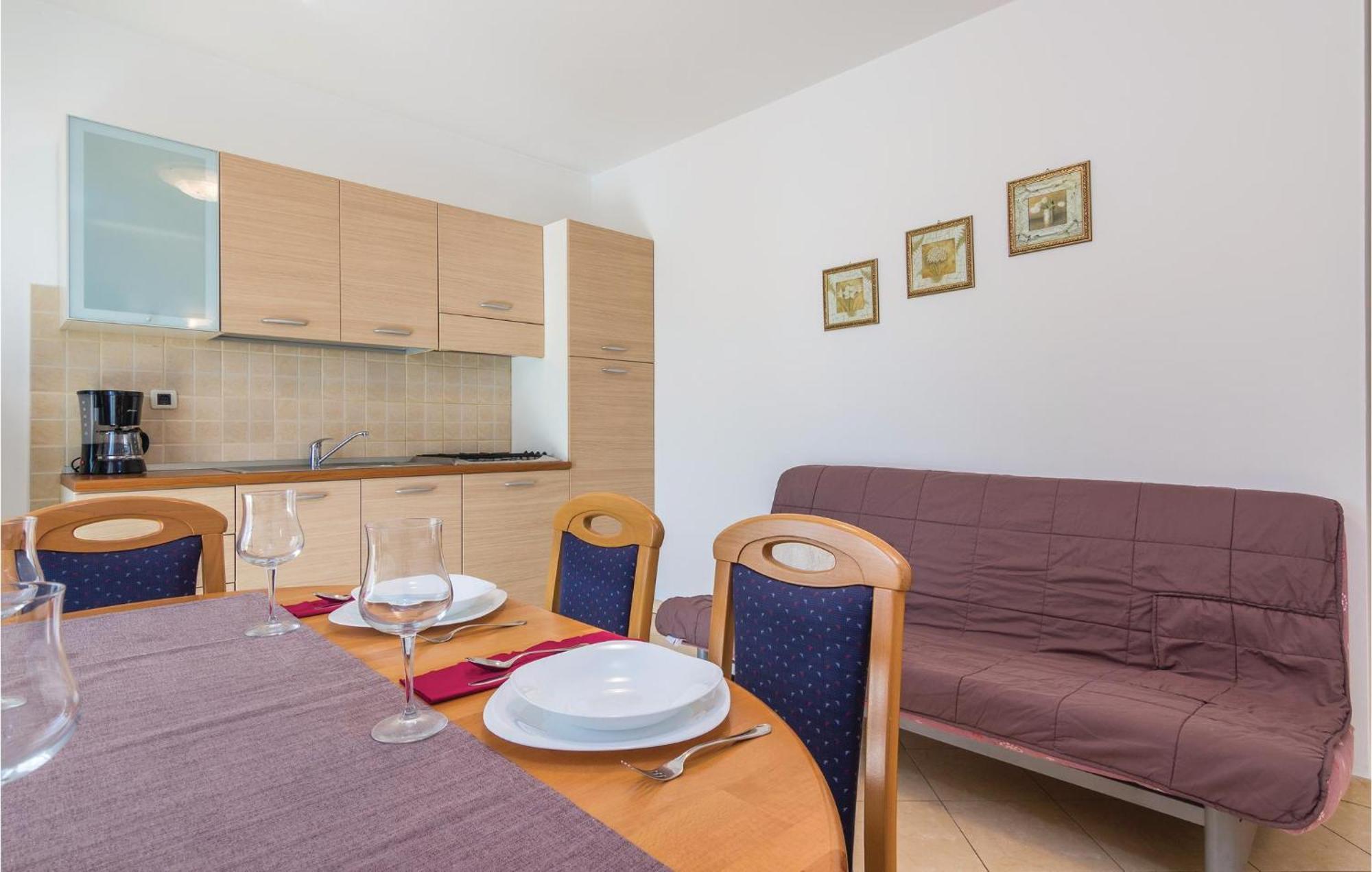 Beautiful Apartment In Porec With Kitchen Exteriér fotografie
